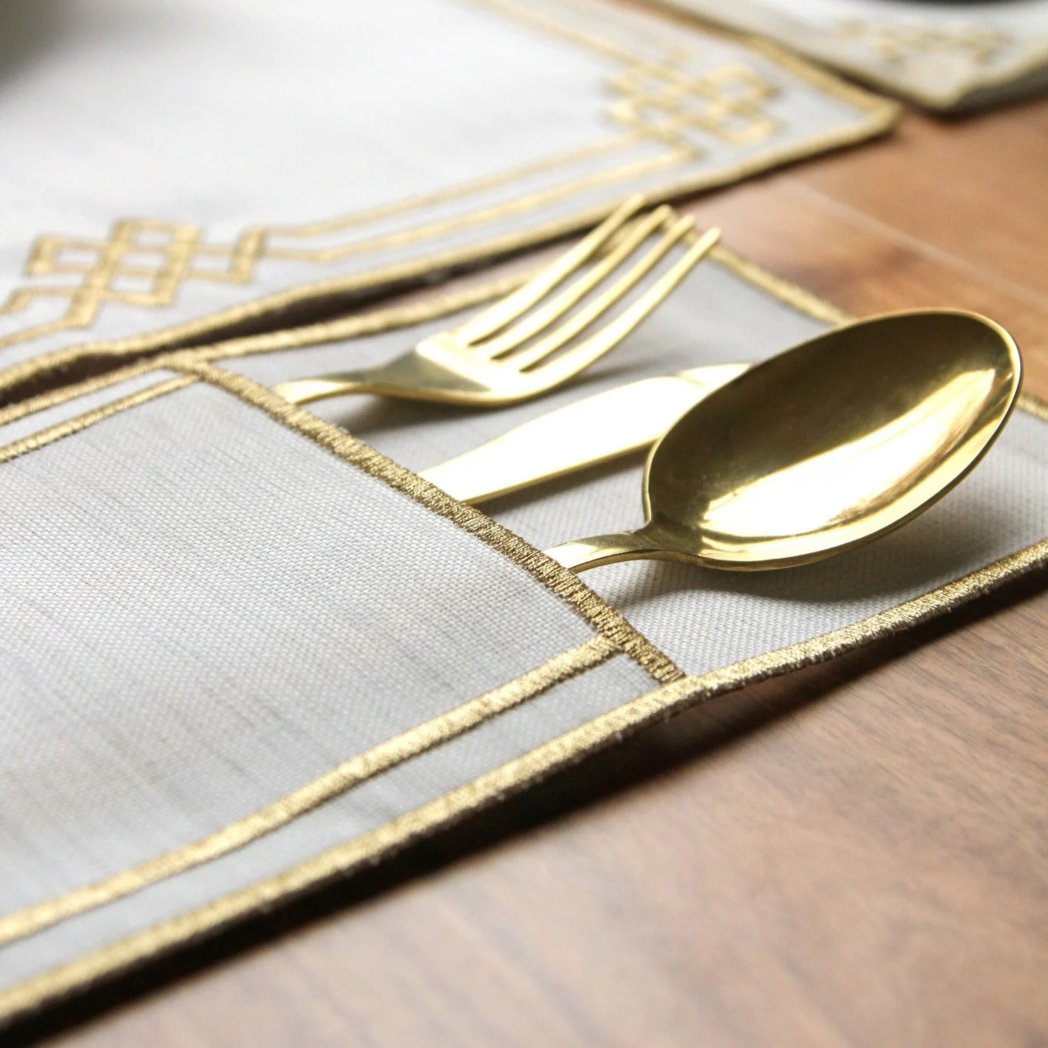 Ramadan Dining Set Eternal Knot Geometric Border for 6 Persons 24 Piece Set - Image 4