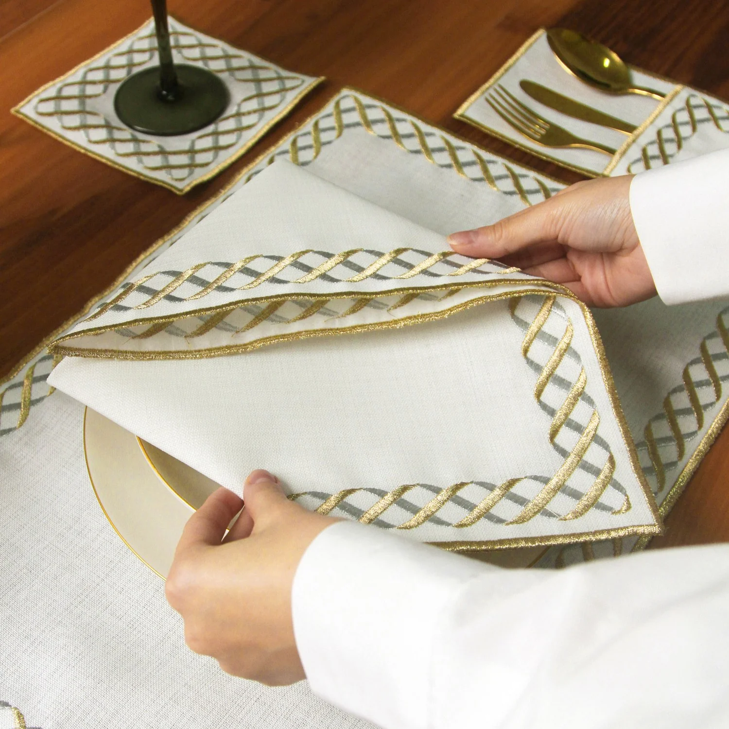 Ramadan Dining Set Eternal Weave Interlocking Border for 6 Persons 24 Piece Set - Image 9