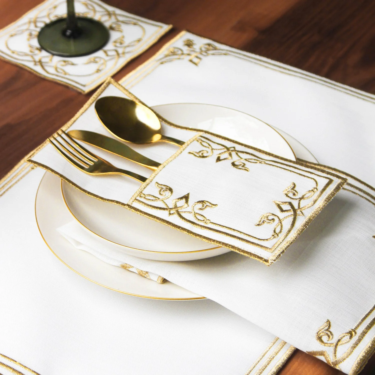 Ramadan Dining Set with Elegant Interlocking Scroll Border for 6 Persons 24 Piece Set - Image 10