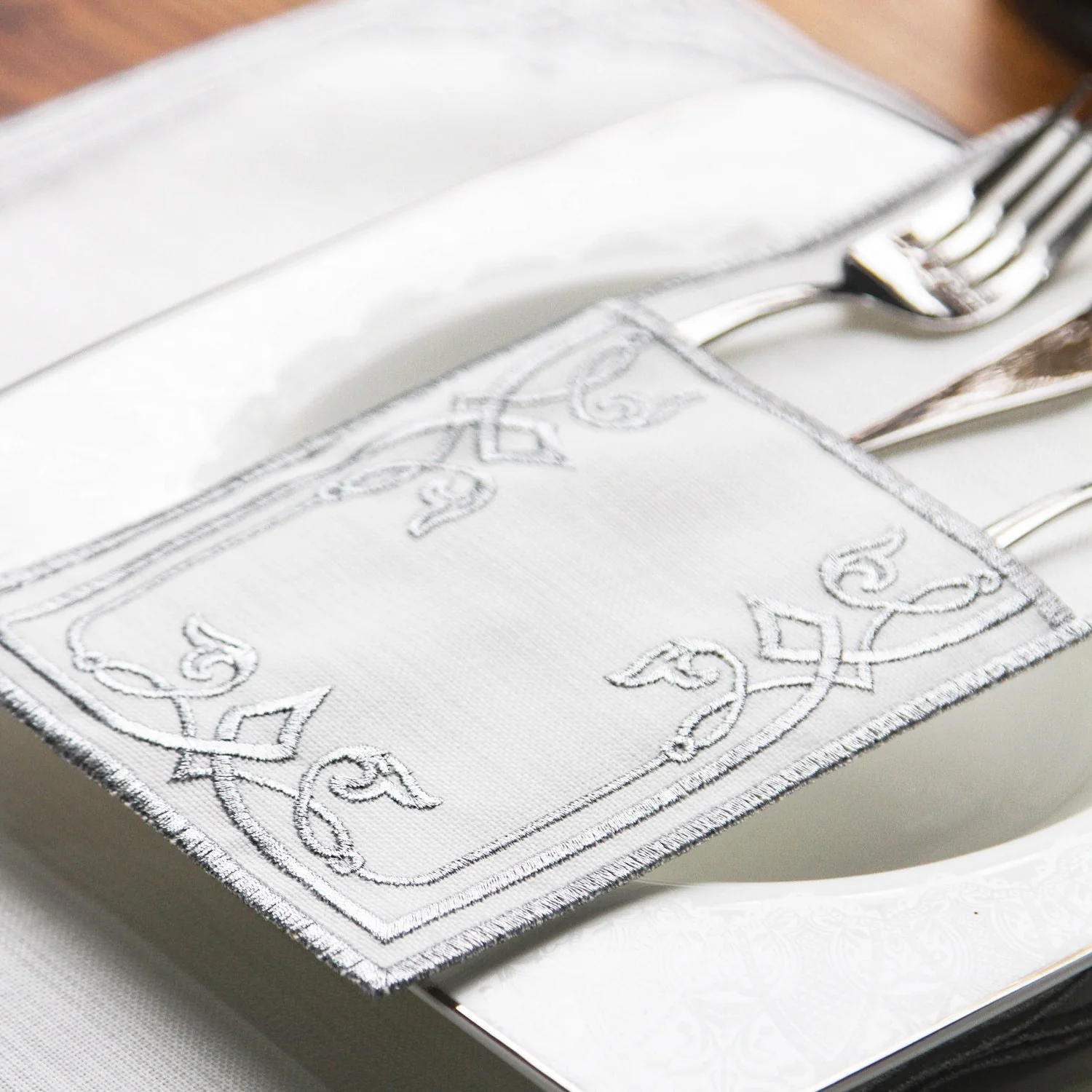 Ramadan Dining Set with Elegant Interlocking Scroll Border for 6 Persons 24 Piece Set - Image 17