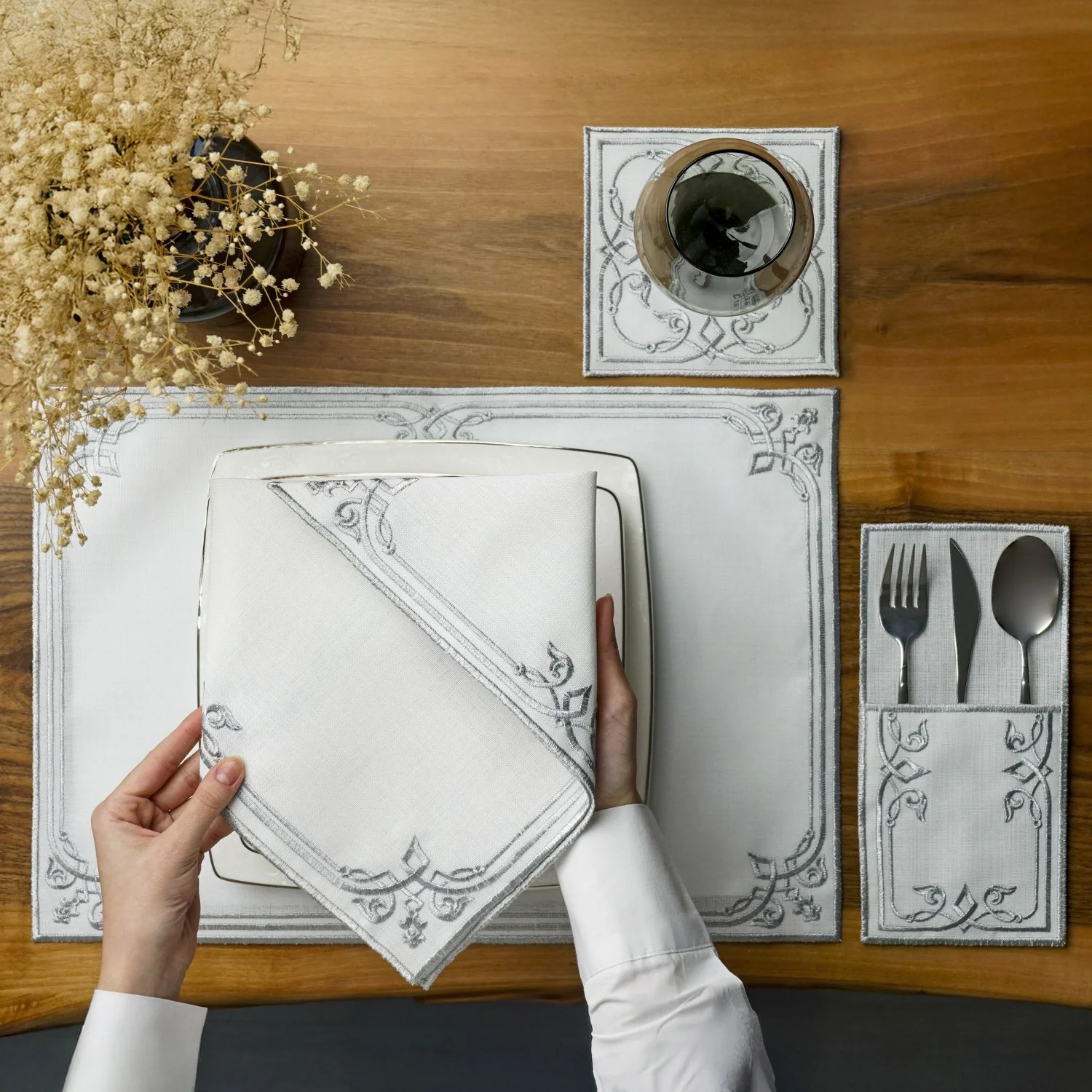 Ramadan Dining Set with Elegant Interlocking Scroll Border for 6 Persons 24 Piece Set - Image 2