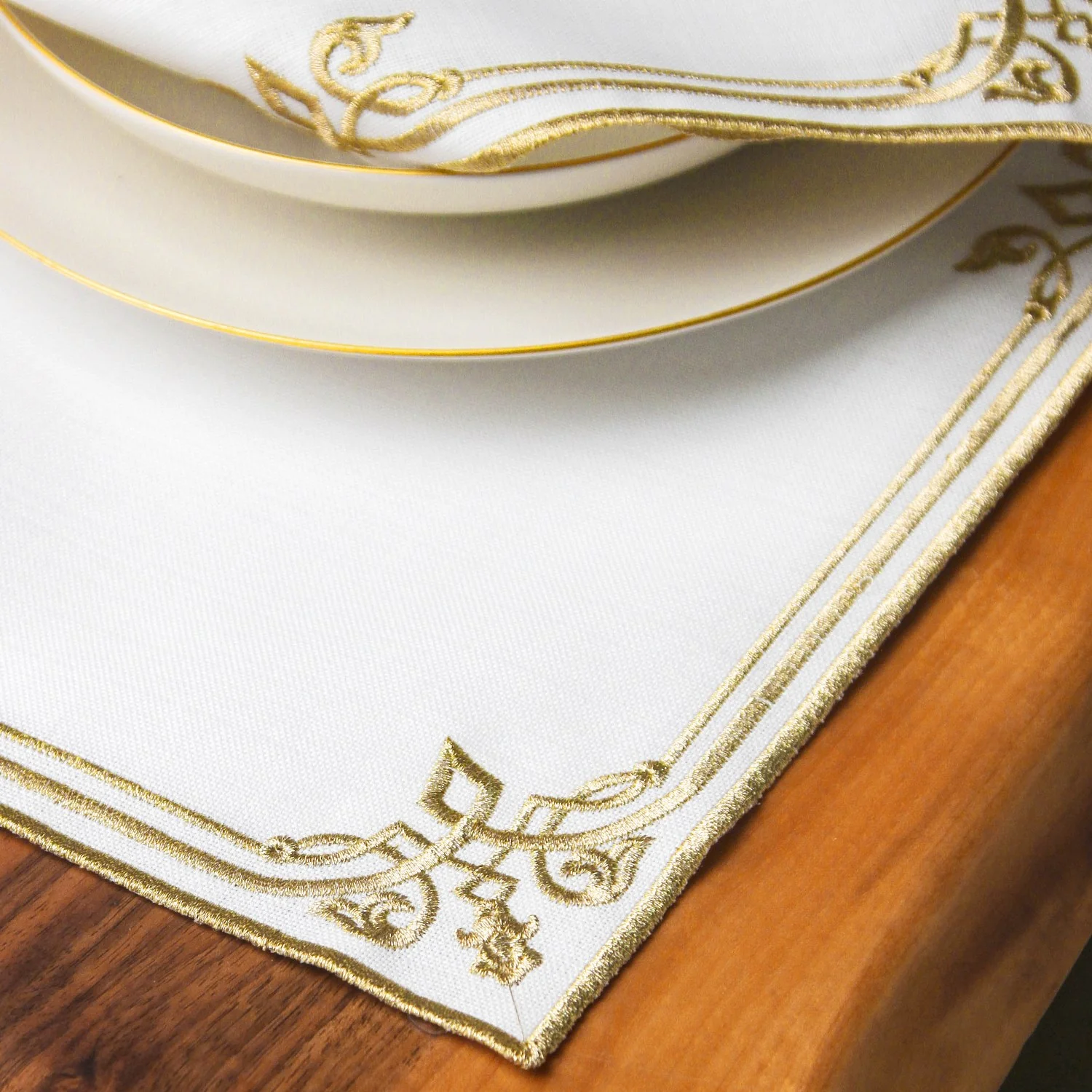 Ramadan Dining Set with Elegant Interlocking Scroll Border for 6 Persons 24 Piece Set - Image 4