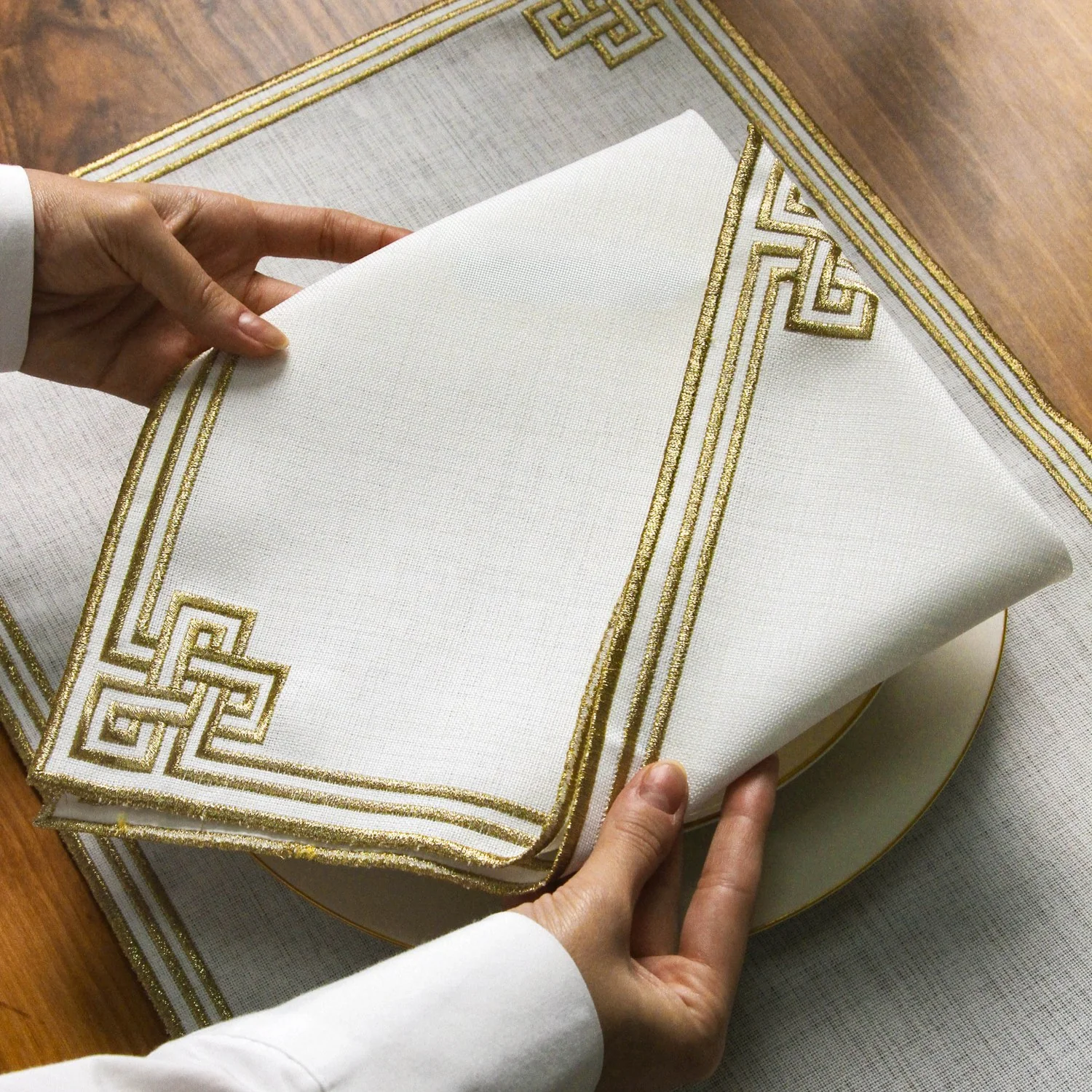 Ramadan Dining Set with Modern Geometric Meander Border for 6 Persons 24 Piece Set - Image 15