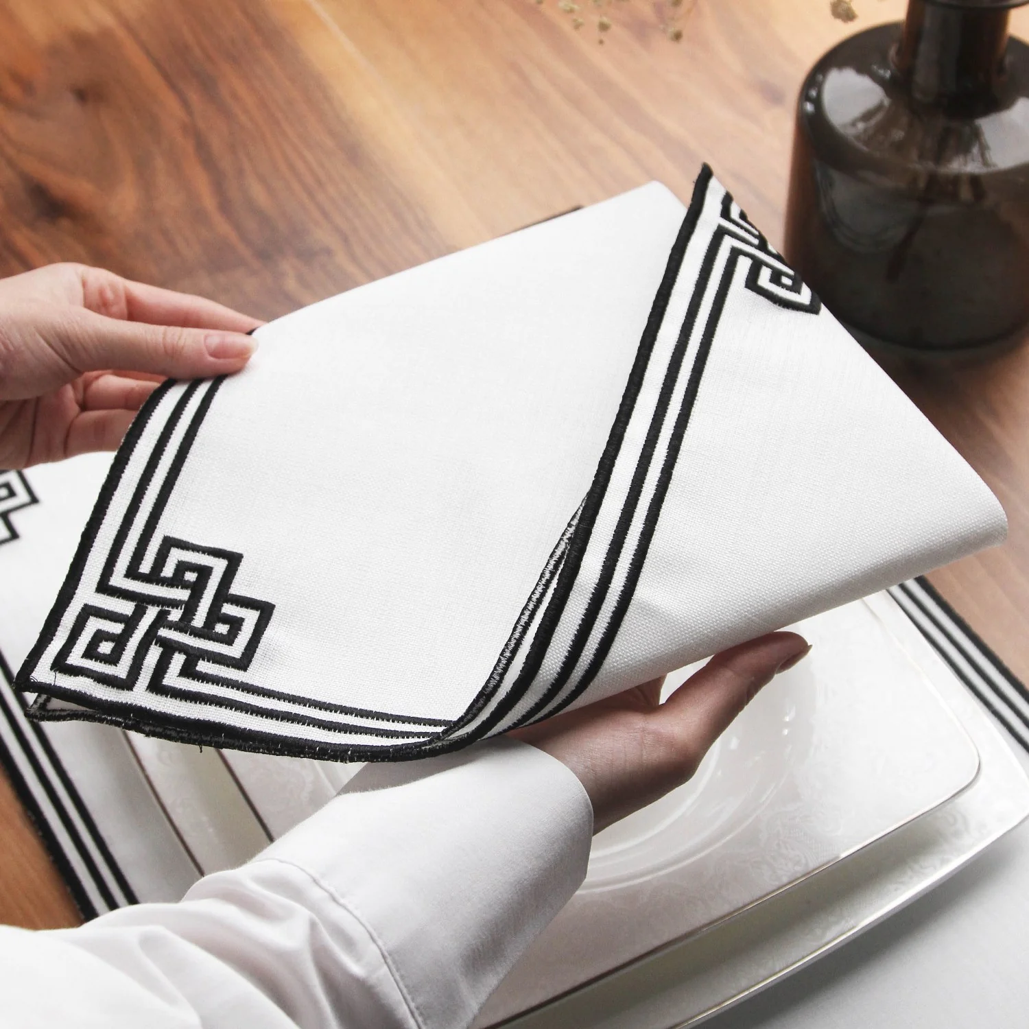 Ramadan Dining Set with Modern Geometric Meander Border for 6 Persons 24 Piece Set - Image 9